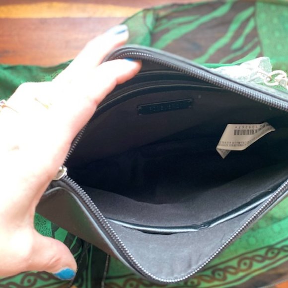 Forever 21 Black Vegan Leather Shoulder Bag with Silver-Tone Metal Chain Strap - Picture 4 of 5